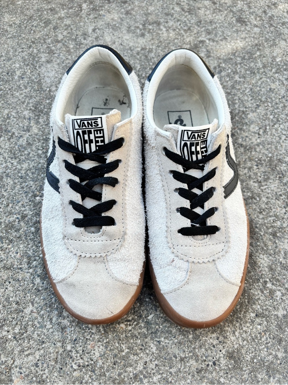 Vans Suede Sports Lo Runner in off-white, black accents & gum sole
